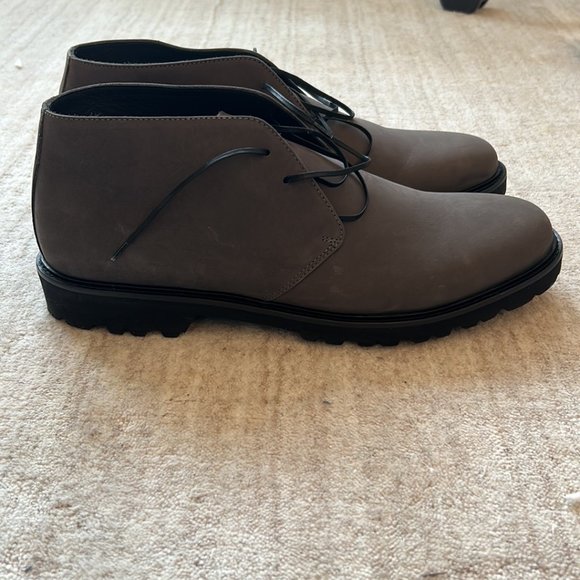 Brand New Theory Richmond Gray Suede Lug Sole Chukka Boot Men’s Size 10